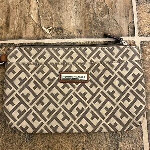 Tommy Hilfiger wristlet wallet